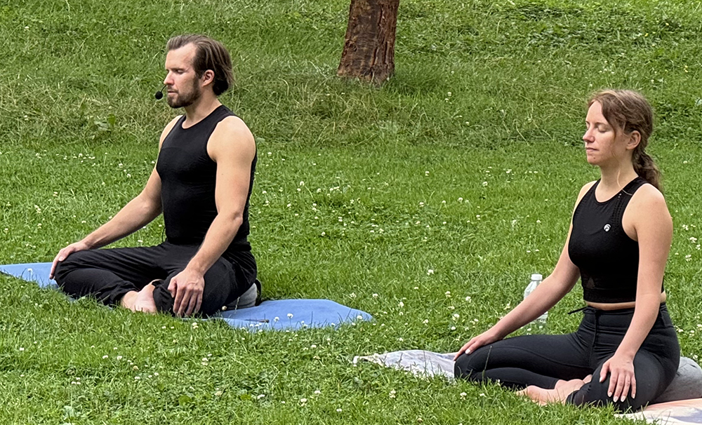 cours de gym posturale, posturo et respiration au parc à Namur